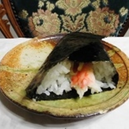 寿司ご飯タップリ　手巻き一つでつくってみました　大きいたらば蟹も入れちゃいました　美味しかったです
